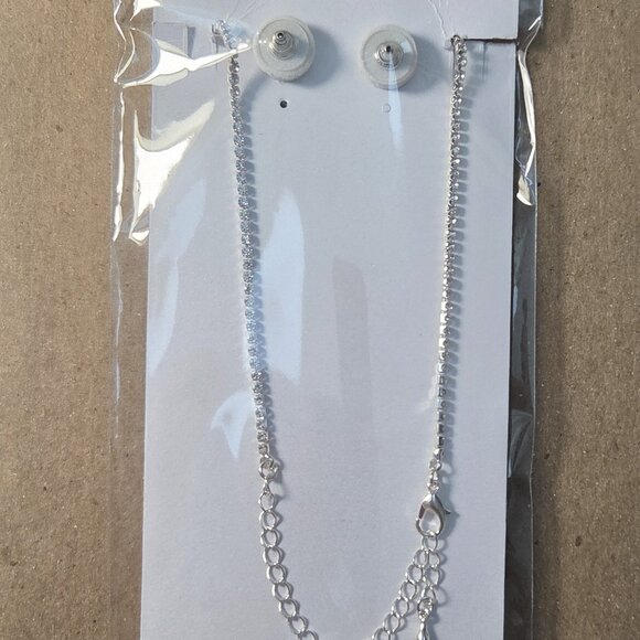 NWT - Crystal Avenue Jewelry Set – Necklace & Earrings - Picture 2 of 5